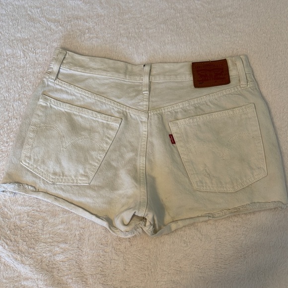 26W - Picture 2 of 4